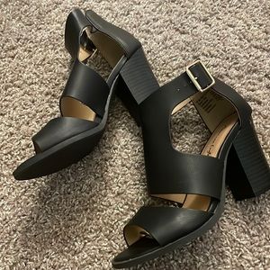 American Eagle high heels